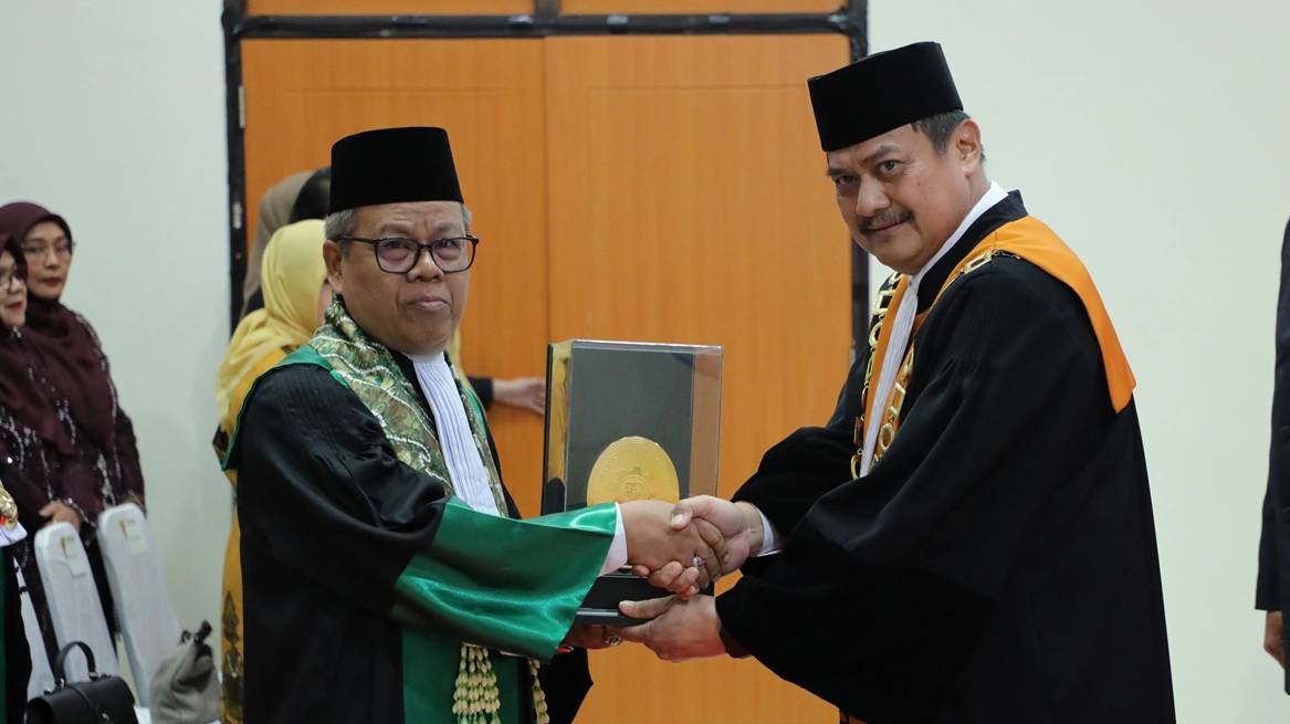 WISUDA PURNABAKTI KETUA PTA BANJARMASIN, MAHKAMAH AGUNG APRESIASI PENGABDIAN TIGA DEKADE